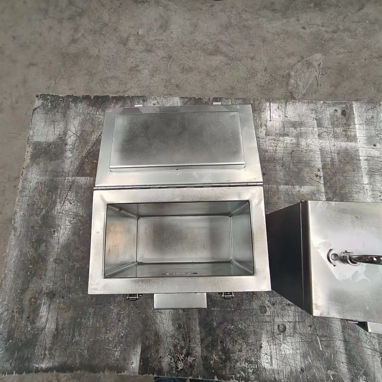 江门深入剖析铅箱:防护与存储的可靠伙伴